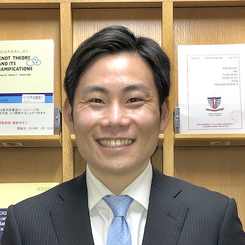 神戸大学大学院理学研究科・理学部 数学科・数学専攻 幾何学教育研究分野 和田 康載 助教